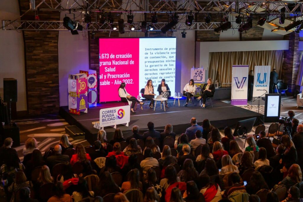 El Poder Judicial participa del Primer Congreso Internacional sobre Abuso Sexual Contra Infancias y Adolescencias
USHUAIA.- Reconocidos disertantes locales, nacionales e internacionales se congregaron, este lunes 17 de abril, para abrir el Primer Congreso Internacional sobre A...