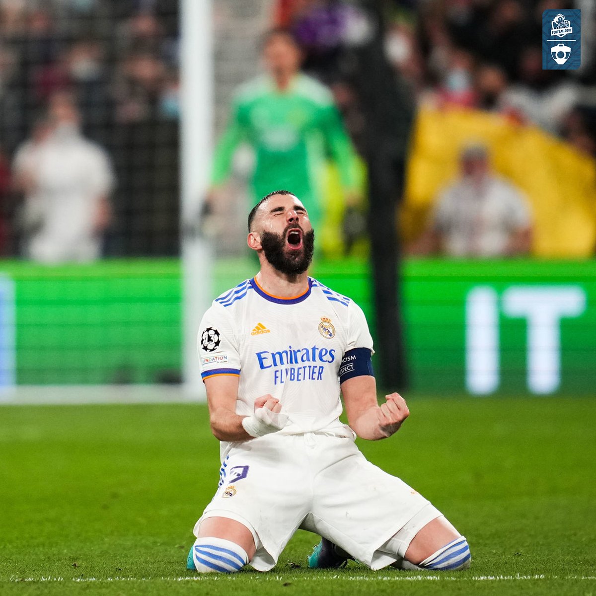 Footballogue's tweet photo. Karim Benzema, qui va disputer sa 11e demi-finale de LDC, est devenu ce soir le joueur du Real Madrid le plus capé de l'histoire du club en Ligue des Champions ! 

LEGENDE 🤩 https://t.co/dDxDmGbbO0