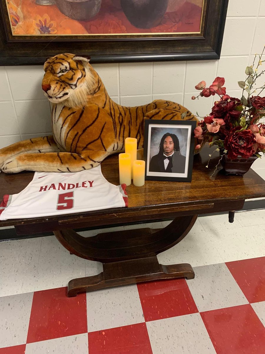 KVNGJAY23_'s tweet photo. You’ll live through us my guy💔get your rest… https://t.co/Og4ZHzZYl2