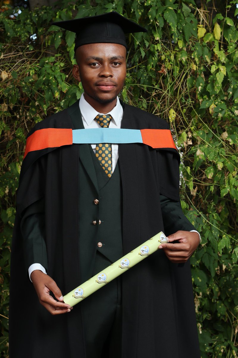 BayfordDisoloa1's tweet photo. #ULGraduations2023 https://t.co/u1jRICAC2r