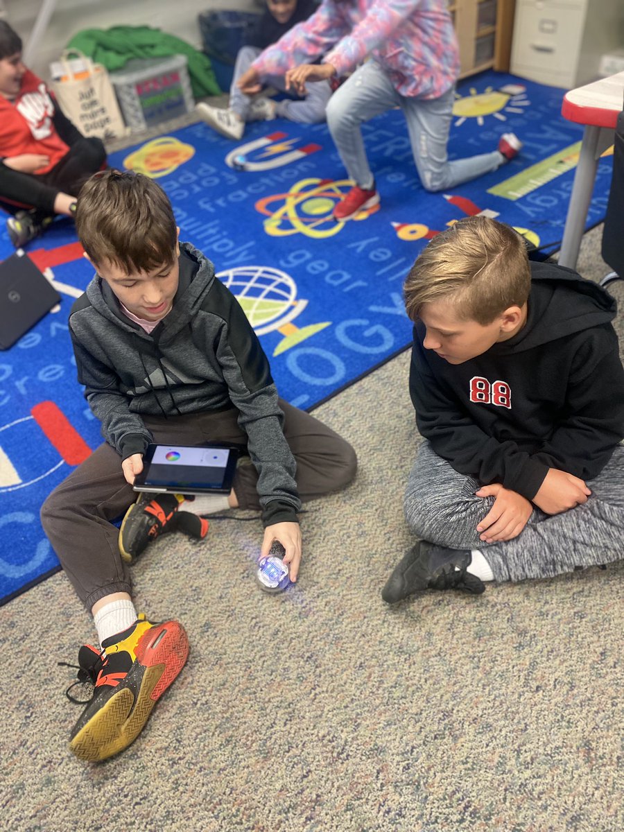 MrsGoldSTEAM's tweet photo. 4th graders are having so much fun learning how to apply their coding skills to program Sphero Bolts! @Sphero @bitsbyBoomer @RvilleProud https://t.co/ubyXnbgbSS