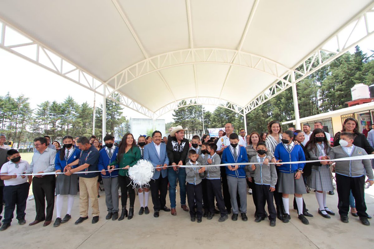natycastrejonv's tweet image. Agradezco la grata bienvenida de la comunidad educativa de la Telesecundaria 361 de #SanAgustínMetzquititlán, en donde con una inversión de casi un millón de pesos, a nombre del gobernador @juliomenchaca_, hacemos la entrega de la techumbre de la cancha de usos múltiples, que…