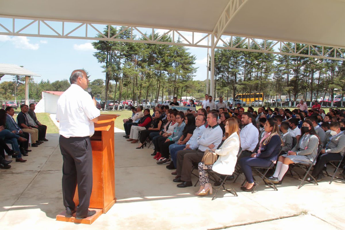 natycastrejonv's tweet image. Agradezco la grata bienvenida de la comunidad educativa de la Telesecundaria 361 de #SanAgustínMetzquititlán, en donde con una inversión de casi un millón de pesos, a nombre del gobernador @juliomenchaca_, hacemos la entrega de la techumbre de la cancha de usos múltiples, que…