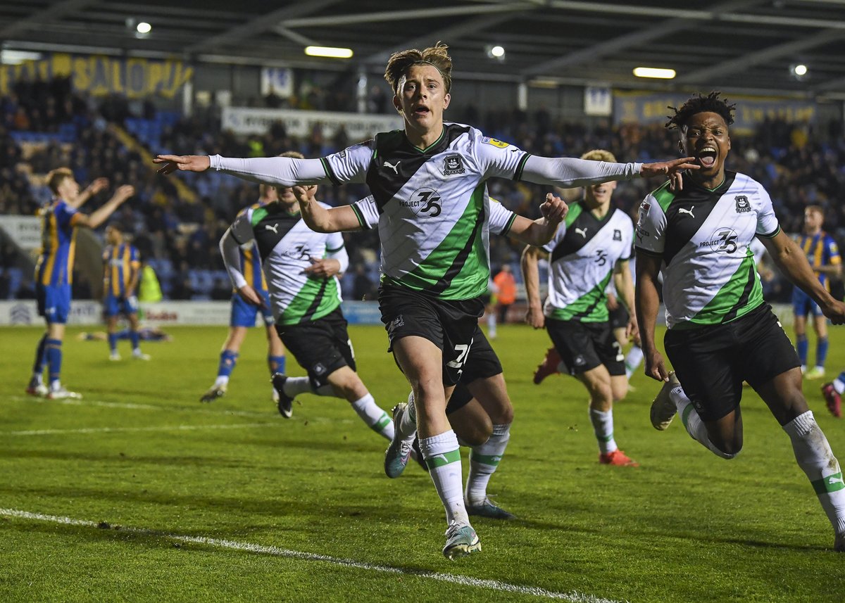 Argyle's tweet photo. 💚 This team just never gives up.

Four massive games to go, see you at Home Park on Saturday Green Army!

#pafc https://t.co/EATzDgLtCN
