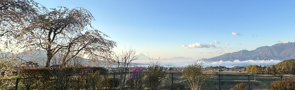 melaniebrockjpn's tweet photo. Good Morning Fuji san. What a beautiful morning view I have today and yes it’s early. Up at sparrow’s to have a chat with @stanjshaw on ABC Radio. #Yamanashi  #Japan 🗻 🇯🇵 https://t.co/6DND1EKmVi