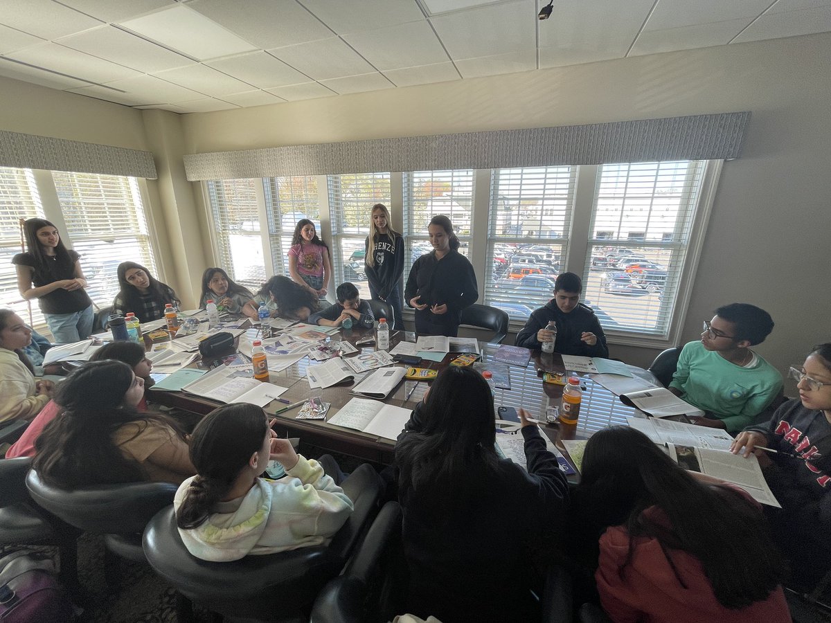 JenBreslerGPS's tweet photo. Sharing learning of internet and questions after perusing Science News mags. Kicking off the season culminating in entries to the Greenwich STEM Fair in June! #STEMtoSTERN 

@GPSDistrict @GreenwichPSSci https://t.co/HygKu4Jlnw