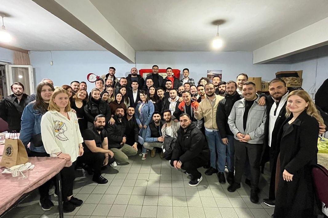 anilyesillchp's tweet photo. Küçükcekmece’de Cihet Gençlik kolları ev sahipliğinde genç dernek temsilcileri ile bir araya geldik. https://t.co/BXWRMyi5N0