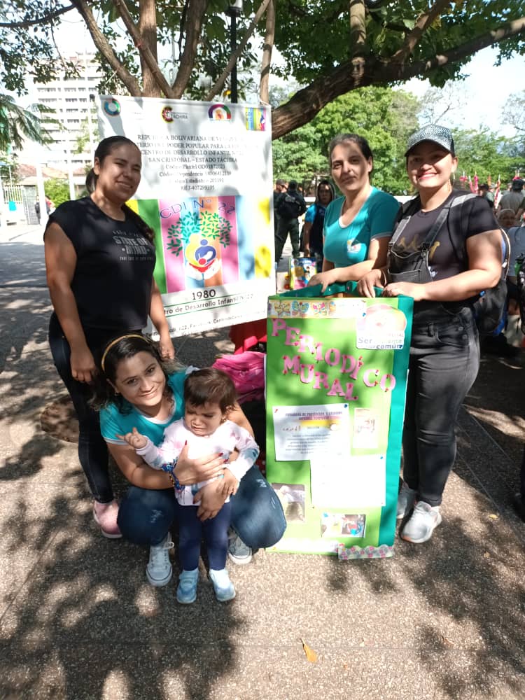 Berzabethg1's tweet photo. #18Abr La Directora del CDCET, Ana @berzabethg1 Gandica, en el Marco del mes de Educación Especial felicita a la Modalidad de Educación Especial, por la muestra pedagógica desarrollada en la Plaza Bolívar de San Cristóbal @nicolasmaduro @_laavanzadora @mippcivzla @mppeducacion https://t.co/pw7IziA3Fd