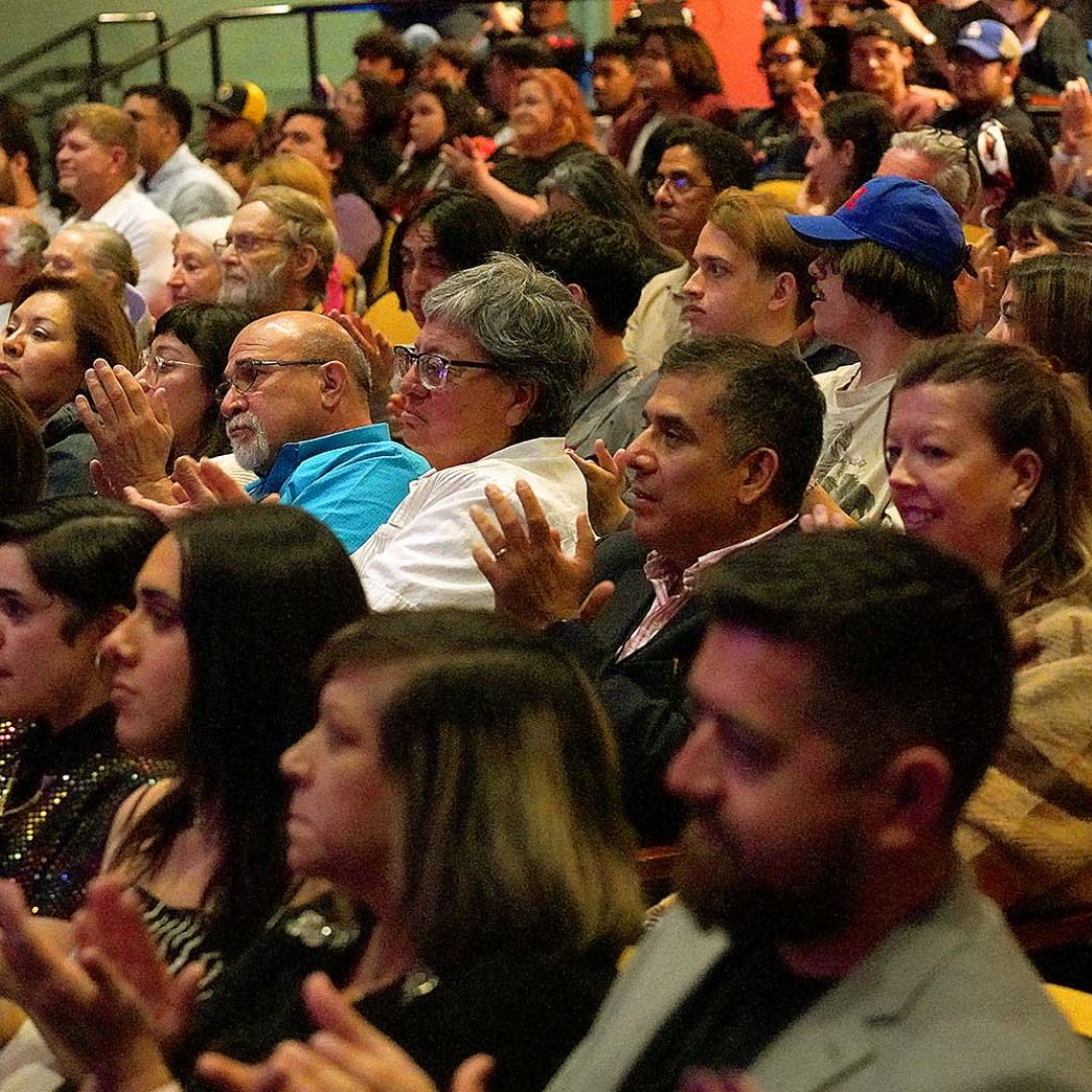 VisitLasCruces's tweet image. The @LCIFFest Award Show was a dazzling showcase of exceptional talent and unforgettable memories! 🏆🎬
And that's a wrap on the 2023 Las Cruces Film Fest!
Image 1: @PatrickFabian, known for attorney Howard Hamlin in @BetterCallSaul