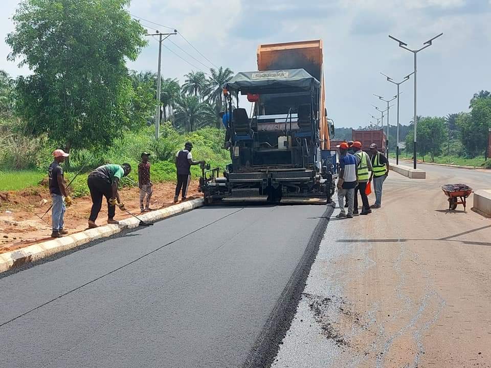NwekereNdoki's tweet photo. Construction Progresses at Airport Road, Ngor Okpala.

The Construction is done by the Government of Imo State https://t.co/MGOM40Ym6Y