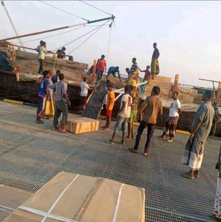 cabdiraxmanmid's tweet image. #MAYDH #JETTY is operational. The 1st commercial cargo boat, with a capacity of 100 tons, was called yesterday.

However, #constructing a road that connects Maydh &amp;amp; Erigavo would #realize the commercial benefits of the jetty.

This is one of the #legacies of ex-minister @Awale11