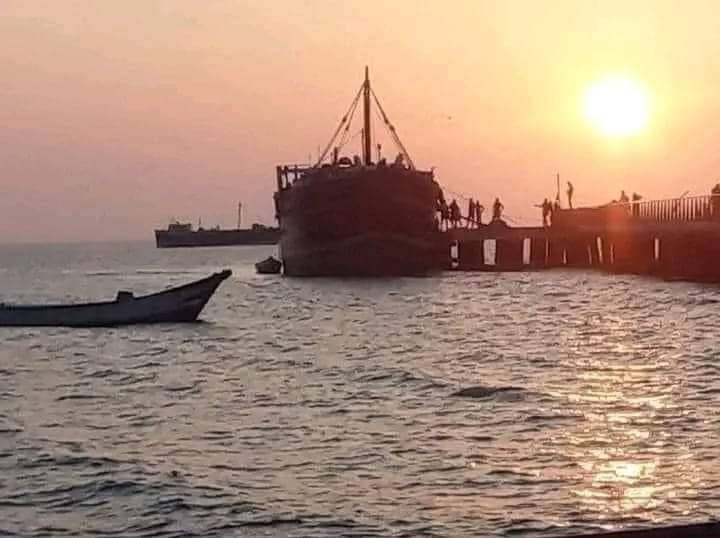cabdiraxmanmid's tweet image. #MAYDH #JETTY is operational. The 1st commercial cargo boat, with a capacity of 100 tons, was called yesterday.

However, #constructing a road that connects Maydh &amp;amp; Erigavo would #realize the commercial benefits of the jetty.

This is one of the #legacies of ex-minister @Awale11