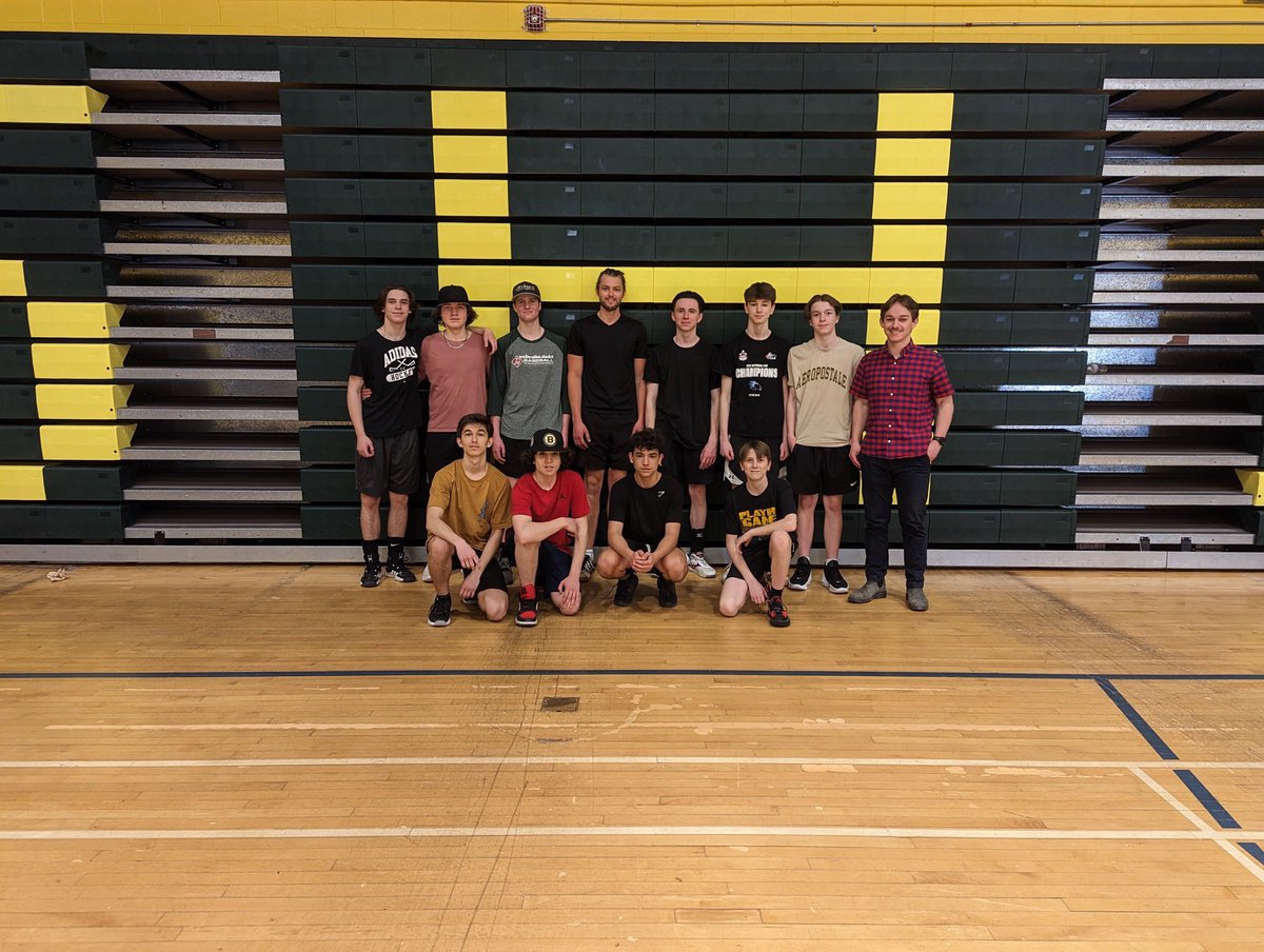 Simonds_HS's tweet photo. Our JV Boys Volleyball team is nearing the end of their season! 🏐 They've made new friends, developed new skills and represented Simonds High with pride! 💚💛Come out to the Hive tomorrow night at 6pm to watch their last home game against SJHS #volleyball #teamplayers #seabee https://t.co/0HQAUBCdzj