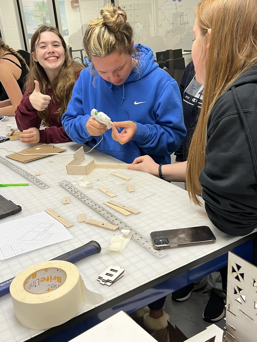 MrsYoungMath's tweet photo. Adv STEM Math working to create scale model traditional and non-traditional garden boxes. @MarysvilleECHS new gardens are going to look great! https://t.co/N8qHXRVwr3