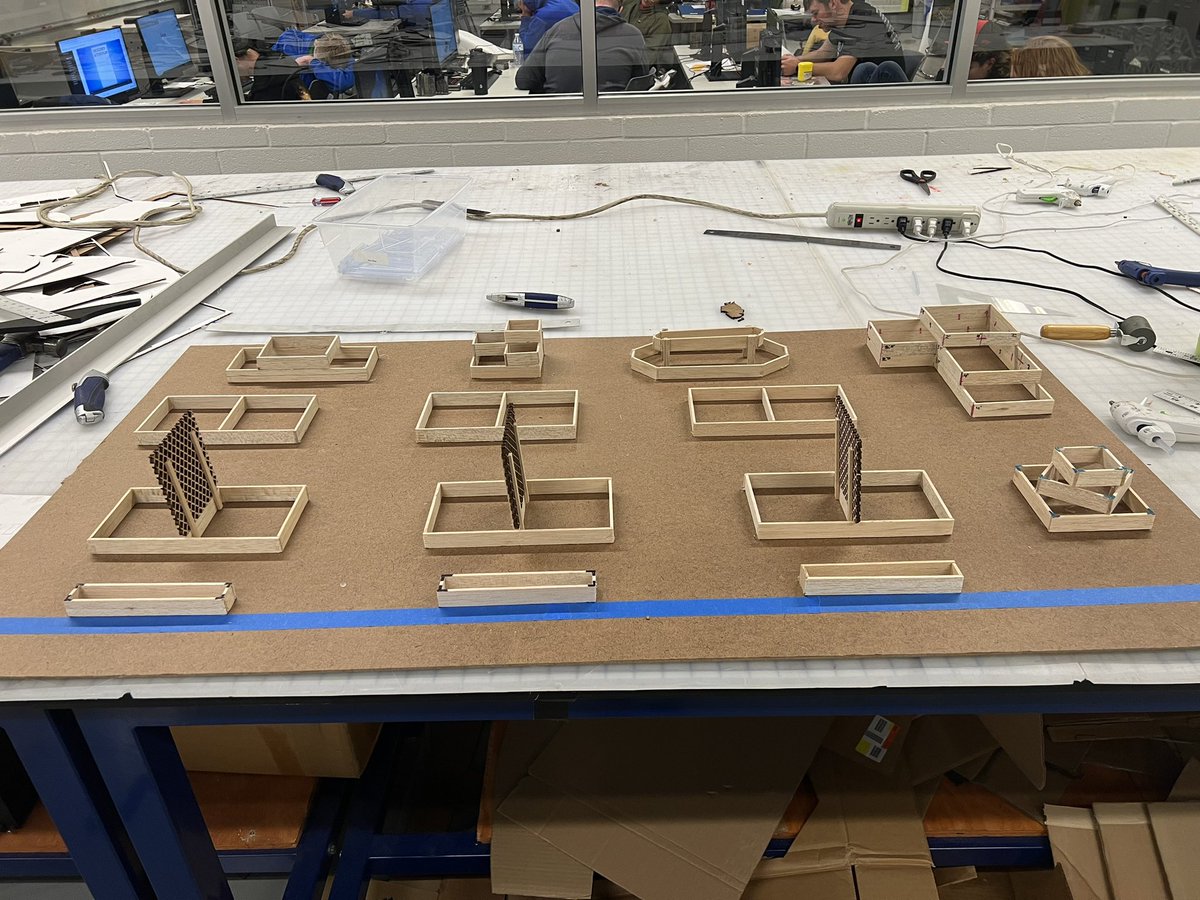 MrsYoungMath's tweet photo. Adv STEM Math working to create scale model traditional and non-traditional garden boxes. @MarysvilleECHS new gardens are going to look great! https://t.co/N8qHXRVwr3