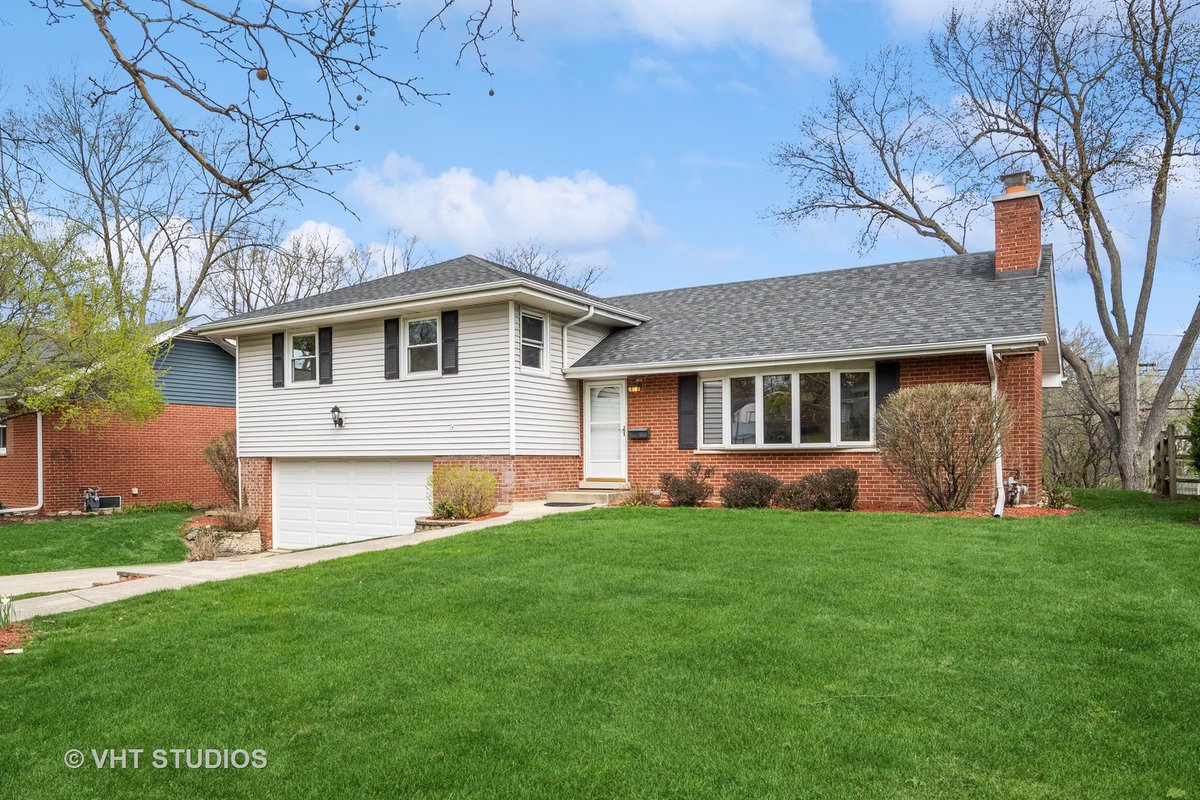 Julie Roback tweet media