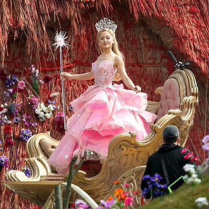sentmenpod's tweet photo. SHE WORE A CROWN AND CAME DOWN IN A BUBBLE, DOUG. https://t.co/eG9ZXgxyj0