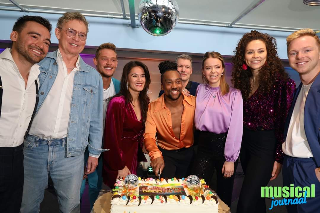 ✨ Stayin' Alive Disco Fever ✨
.
Het "taart moment" voor de nieuwe productie die ik ga doen. Na 6 jaar ga ik weer een tour doen.

Haal je Disco kleding maar uit de kast, it's time do dance 🕺🏾!!!.
.
.
.
.
#NigelBrown #NigelBrownMusiQ #Singer #dgctheater #StayinAliveDiscoFever
