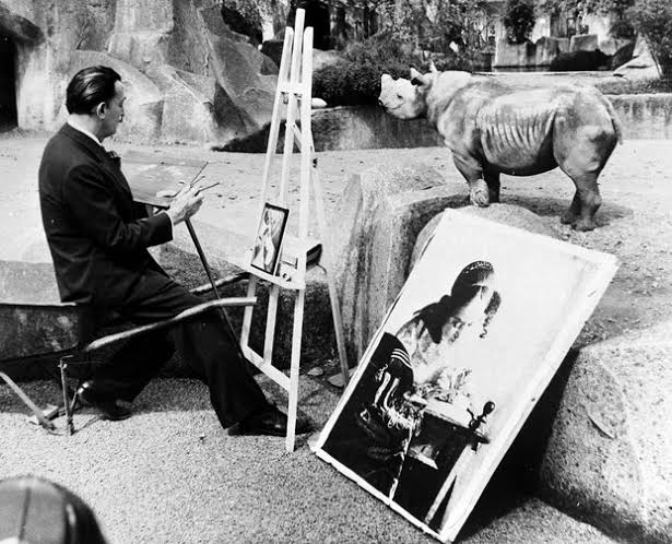 VfIrving's tweet photo. La idea es encontrar la perfección de la misma manera que Salvador Dalí tenía una obsesión con el cuerno de los rinocerontes, no es la belleza en si, son las propiedades que generan la perfección ante tus ojos y que mantiene su presencia en todo lo que puedas apreciar. https://t.co/7xzlWbUfAa