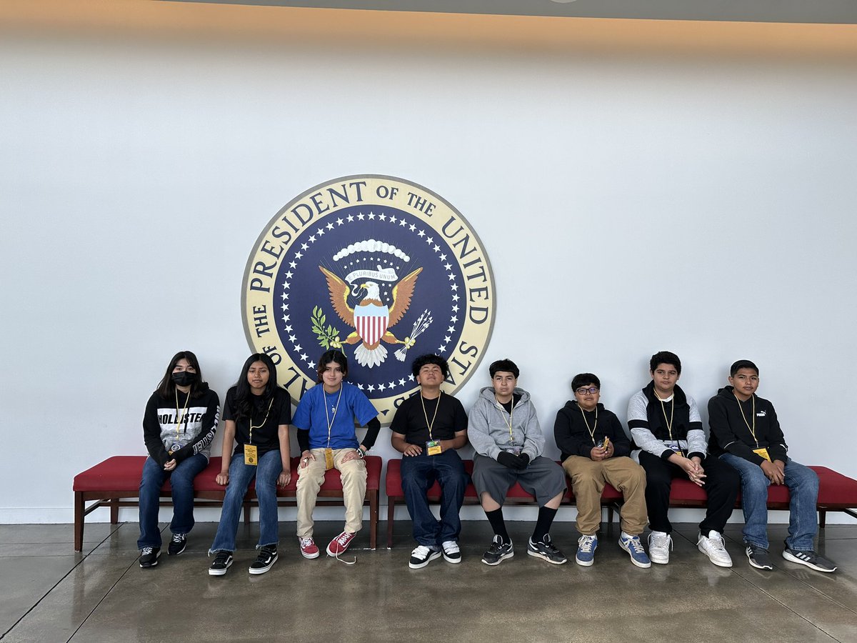 mstracardenas's tweet photo. “The greatest leader is not necessarily the one who does the greatest things. He is the one that gets the people to do the greatest things.” - Ronald Reagan

Such an amazingly fun day with our @lamont_district 7th Grade scholars and @MrAAguilera! 🔥♥️🙌 https://t.co/kXC9NuuMWW