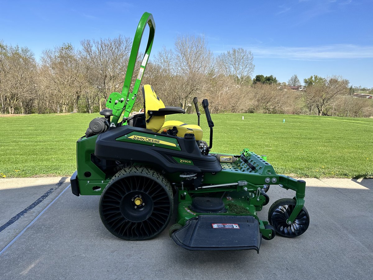 TheChadColby's tweet photo. Yep it’s #FirstMow #Spring2023 https://t.co/b0K0YoTnBe