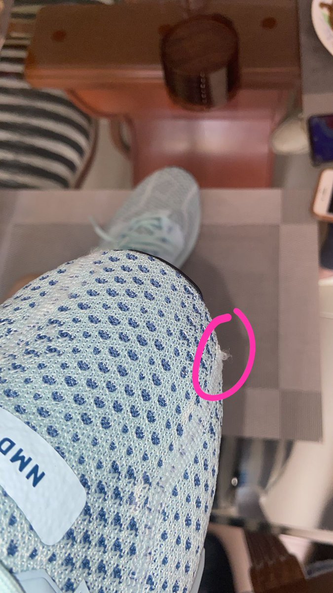 remito__'s tweet photo. Increíblemente @Dafiti_Colombia le envía unos zapatos supuestamente originales y nuevos a mi novio que llegan sucios y rotos; se pide el cambio y no lo realizan que porque el producto no está en buenas condiciones, grandes maneras de robar $363.715 a la gente @sicsuper https://t.co/TCvG9wNN5A