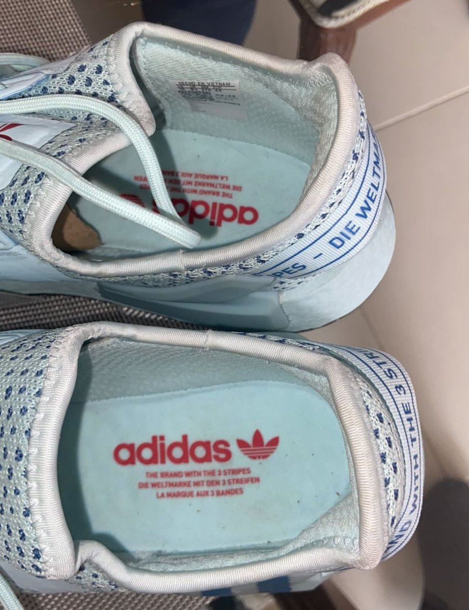 remito__'s tweet photo. Increíblemente @Dafiti_Colombia le envía unos zapatos supuestamente originales y nuevos a mi novio que llegan sucios y rotos; se pide el cambio y no lo realizan que porque el producto no está en buenas condiciones, grandes maneras de robar $363.715 a la gente @sicsuper https://t.co/TCvG9wNN5A