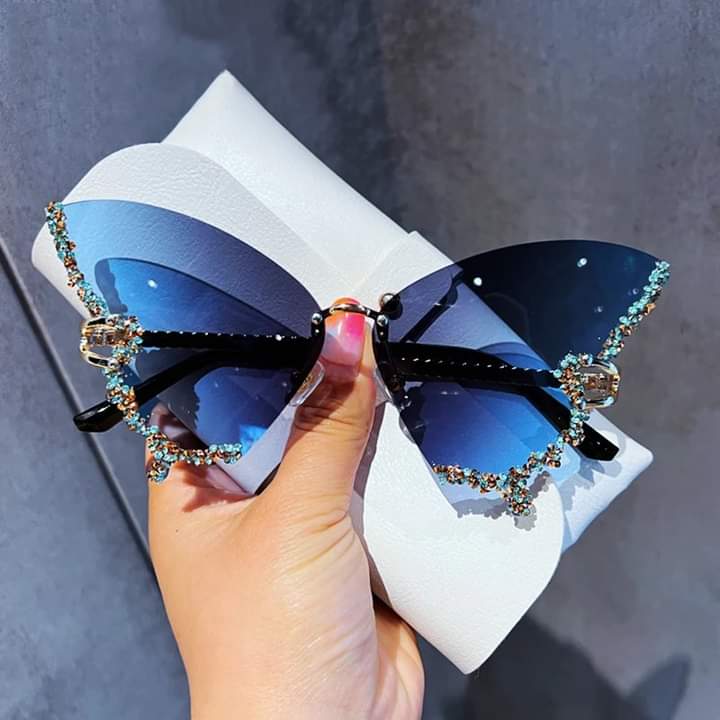 BeccaBoomm's tweet photo. NEED THESE...OH MY GOD🦋🤤 https://t.co/YSLL9wsFpK