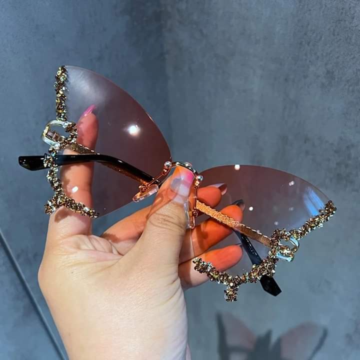 BeccaBoomm's tweet photo. NEED THESE...OH MY GOD🦋🤤 https://t.co/YSLL9wsFpK