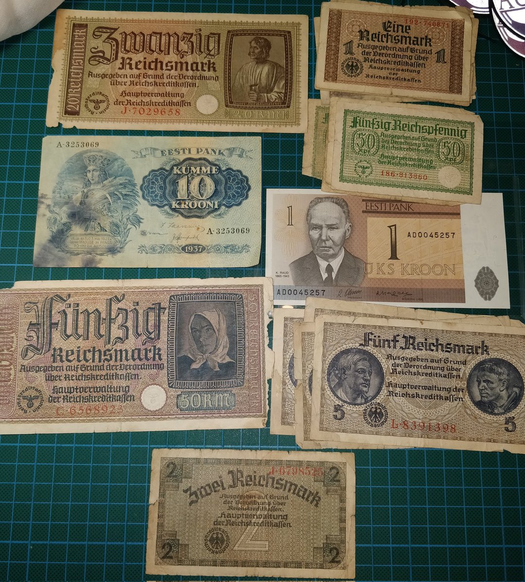 megahell0's tweet photo. some old banknotes https://t.co/qQ8OlZMS6J