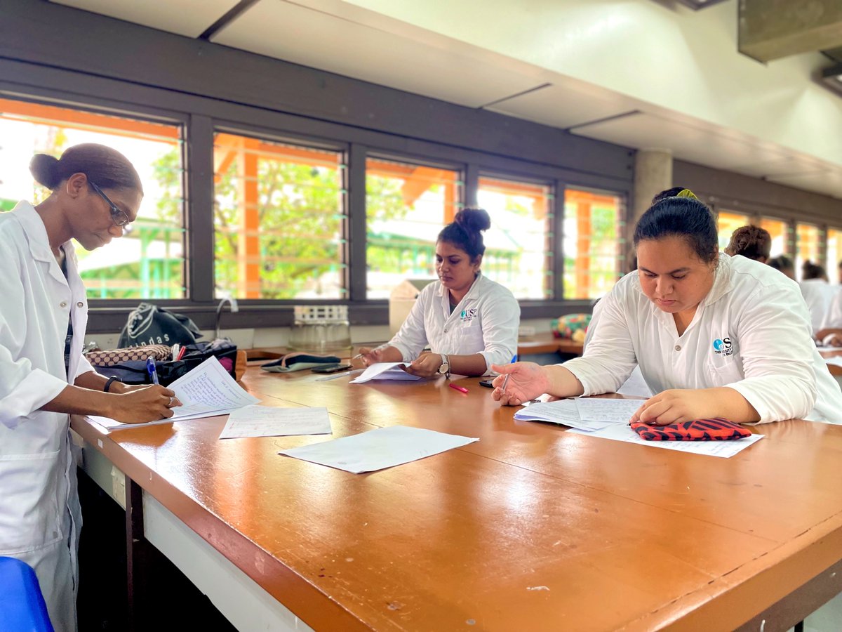 UniSouthPacific's tweet photo. Our BI309 - Comparative Animal Physiology students put in the hard yards during their lab session this week. 🔬

We know you aced those Lab reports! ✅😃

#WorkWithMeWednesday #Semester12023 #TeamUSP https://t.co/967cyVbgXQ