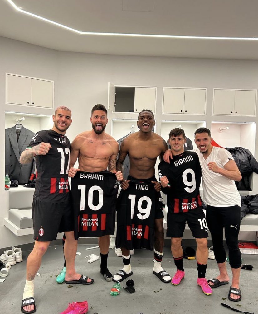 AC_MilanFR's tweet photo. Rafael Leão sur insta : "L’humilité a gagné, on est en demis ! FORZA MILAN ❤️🖤" https://t.co/rfqSR537z0
