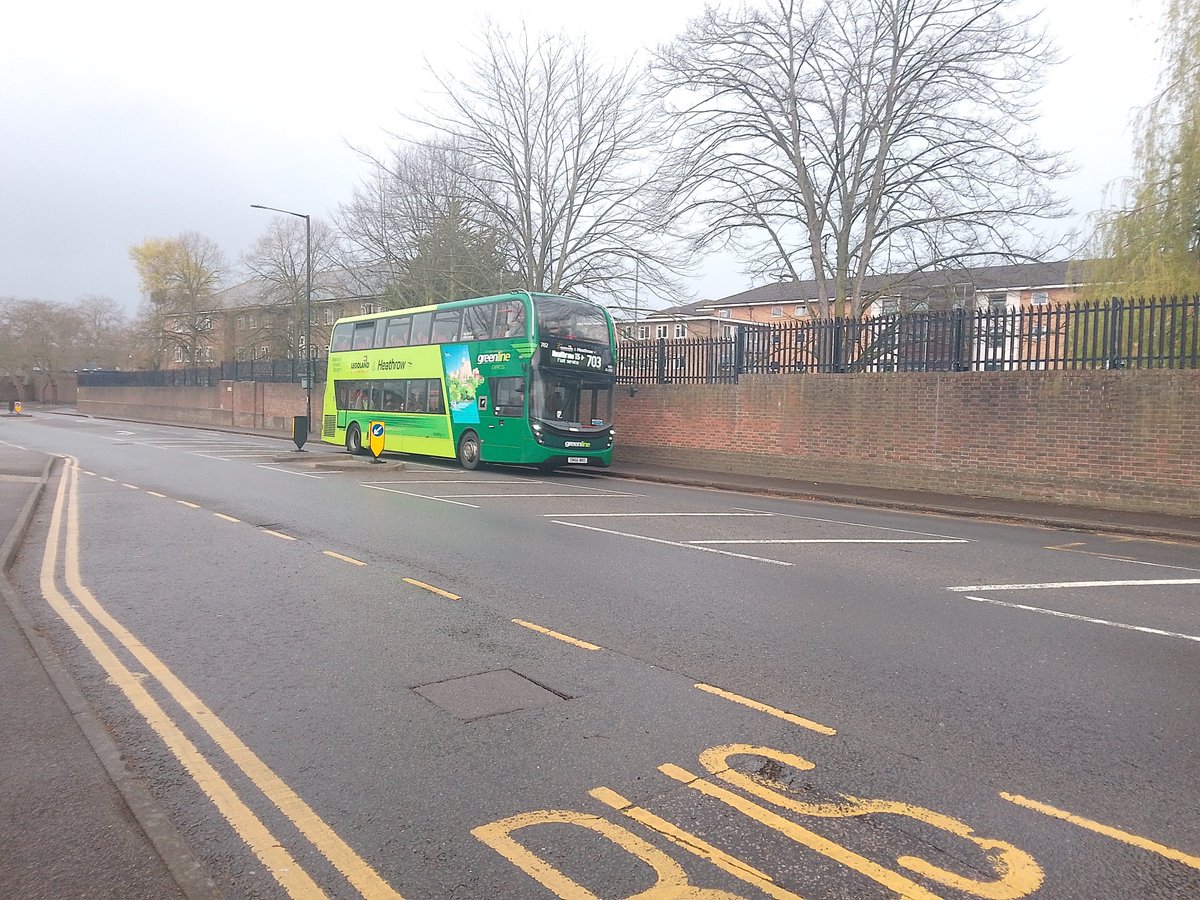 EveryStationUK's tweet photo. @ThamesValleyBus @GreenLine702 782 - SN66 WRD at Windsor Hospital on the 703 from Bracknell to Heathrow https://t.co/SvAX9j33xr