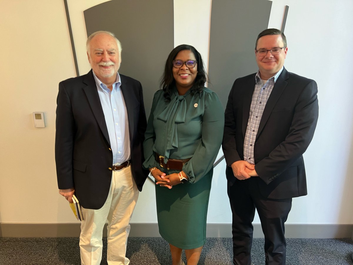 Jobs4_TN's tweet photo. Commissioner @DenieceThomas visited @Trevecca Nazarene University in Nashville and met with its academic leaders. They're interested in learning more about current in-demand jobs and what will be in the future. This conversation will lead to great opportunities for Tennessee. https://t.co/Nw4rXCrd3i