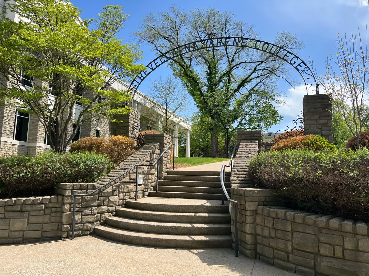 Jobs4_TN's tweet photo. Commissioner @DenieceThomas visited @Trevecca Nazarene University in Nashville and met with its academic leaders. They're interested in learning more about current in-demand jobs and what will be in the future. This conversation will lead to great opportunities for Tennessee. https://t.co/Nw4rXCrd3i