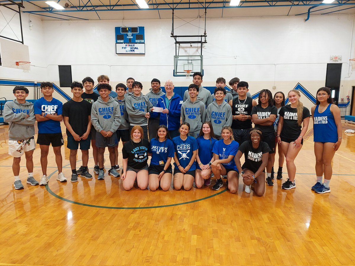 LV_Maiden_Track's tweet photo. All proceeds from the sale of t-shirts at the Nat Sawyer Relays were donated to the man, the myth the legand himself Coach Sawyer! https://t.co/PuSAJBNDBZ