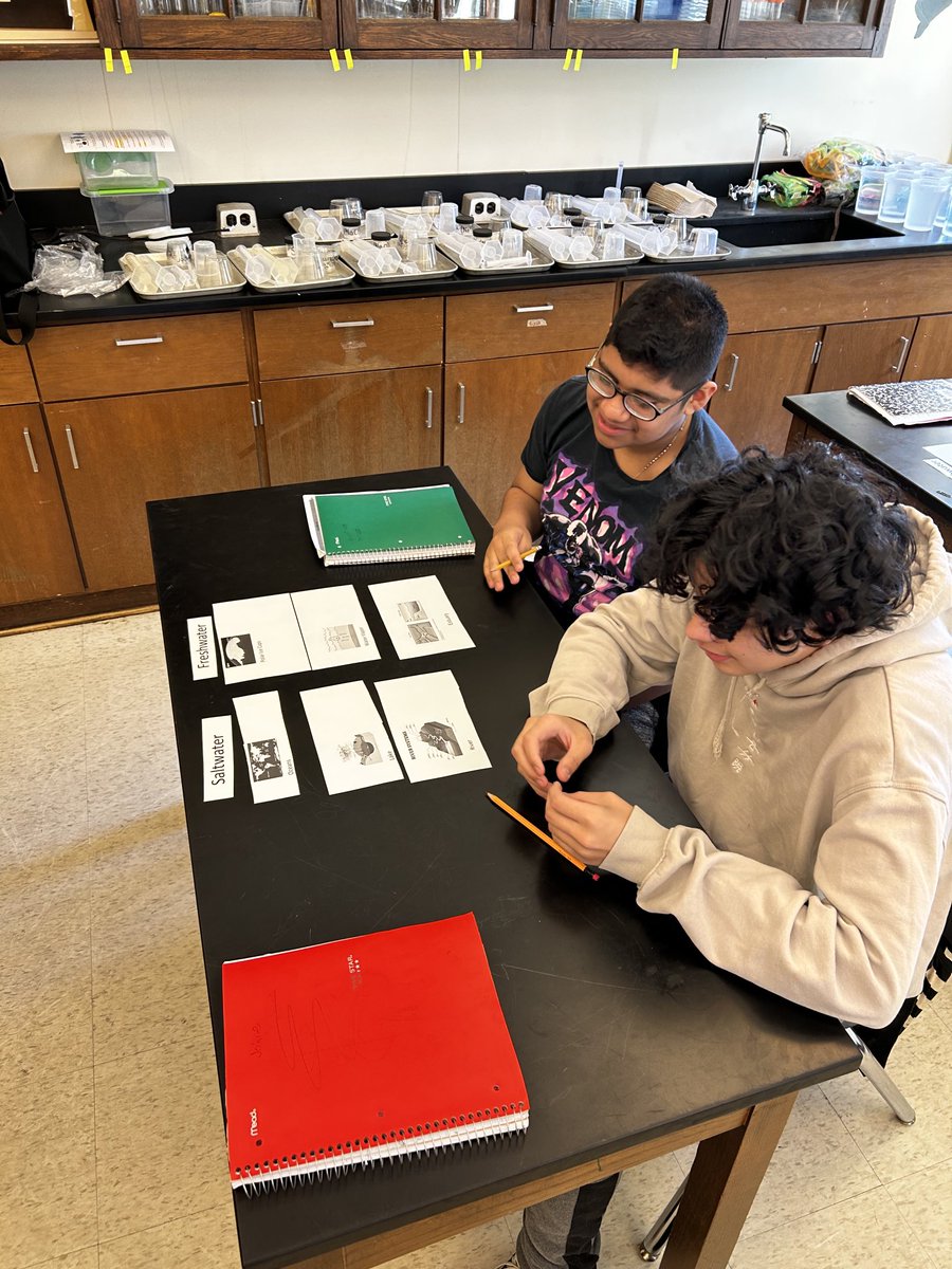 muddmail222's tweet photo. It was a great day at WSPA co-teaching with Mr. Mills. His students were awesome as they worked in teams to do the Distribution of Earth’s Water Lab. @wspaphoenix #wedosciencewell @WSFCS_Science https://t.co/W9lmpl3A2Z