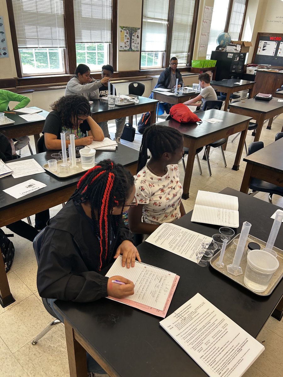 muddmail222's tweet photo. It was a great day at WSPA co-teaching with Mr. Mills. His students were awesome as they worked in teams to do the Distribution of Earth’s Water Lab. @wspaphoenix #wedosciencewell @WSFCS_Science https://t.co/W9lmpl3A2Z