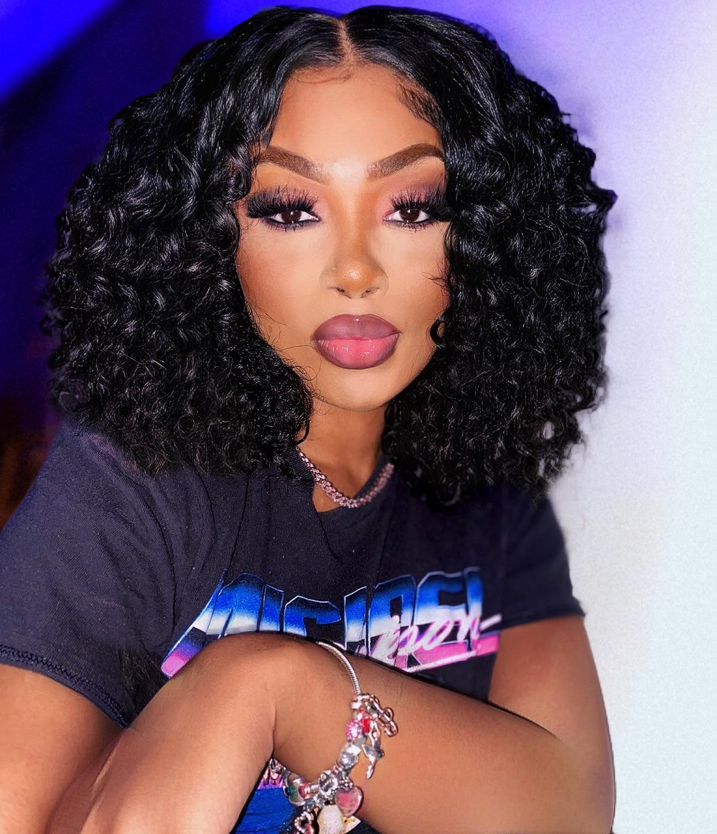 janetcollection's tweet photo. 📷 by @looksbylante_: sweatin me but I’m not ya type 😅
💇🏾♀️: @janetcollection MELT HD wig ‘MISSY’
🔹Color: 1
🔹installed with @eshaglue
•Shop 🔗 in bio•
**Check my TikTok for the install*
✨Inspired by therealkylesister ✨
#janetcollection #eshaglue #looksbylante https://t.co/w8I78dERo8
