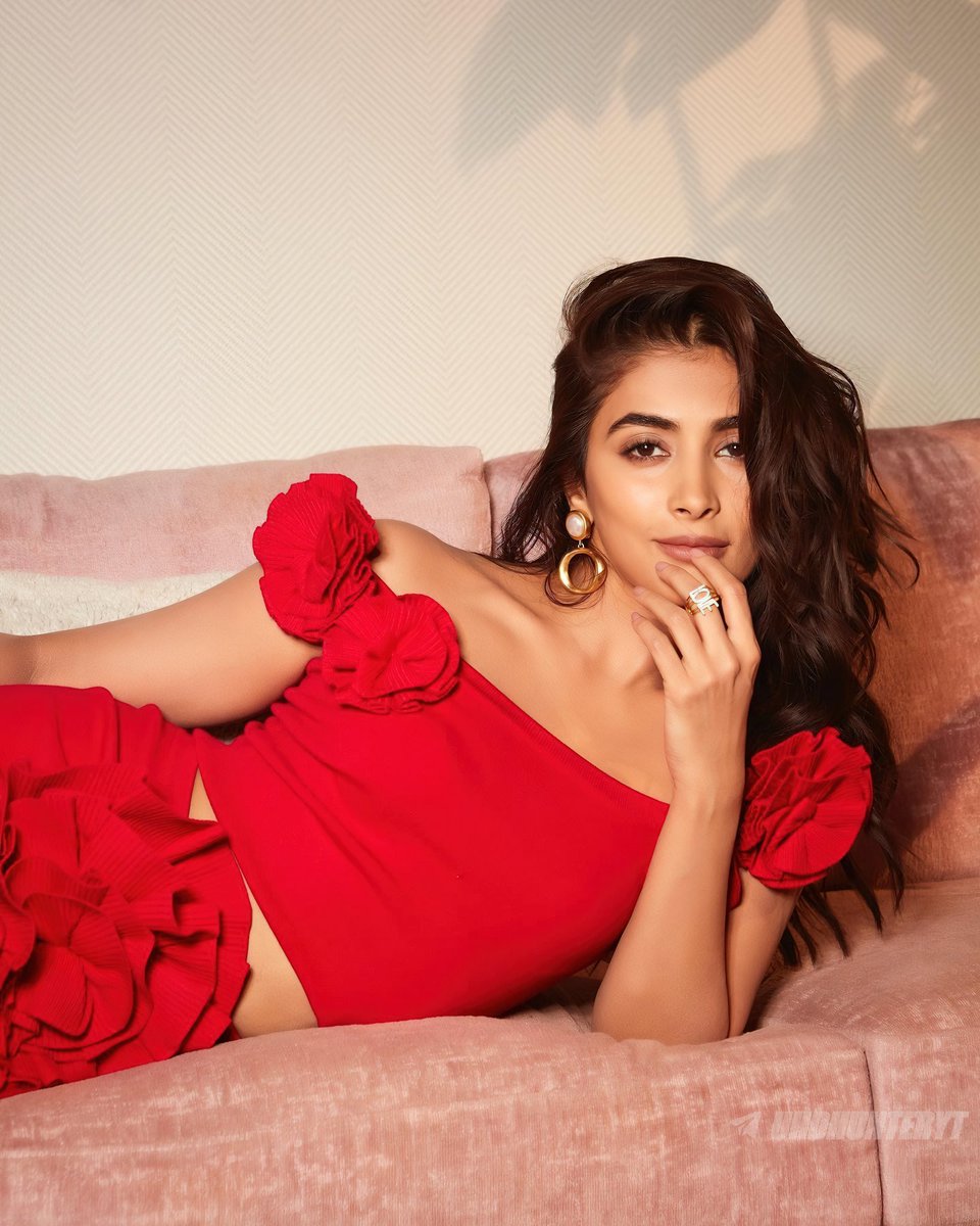 Retweet_hub0's tweet photo. poo❤‍🔥

#Poojahegdehot #PoojaHegde #poojahegdebikini #poojahedgehot #viral #actressleaks #ActressFappers  #actresssnaked https://t.co/NP9fkBGKFn