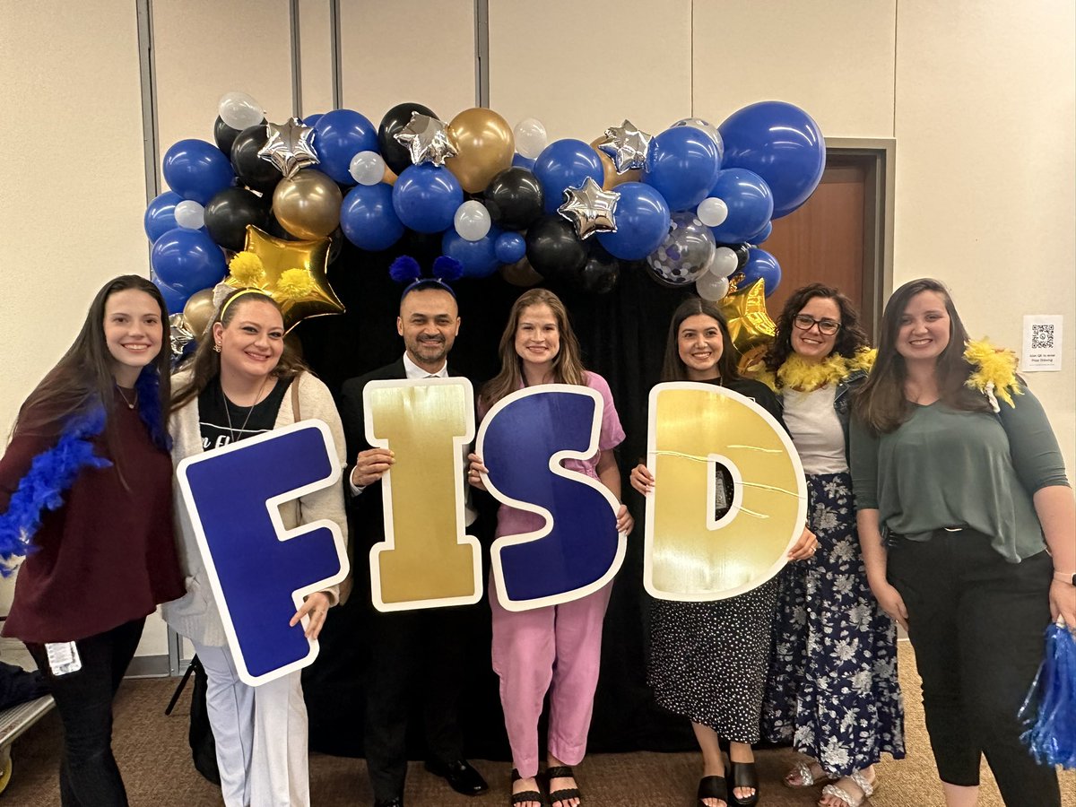 AlexMira661's tweet photo. 1st and 2nd Year Teacher Street Fair @friscoisd @FISD_Libraries @SemElementary https://t.co/v6p06cyx4Q