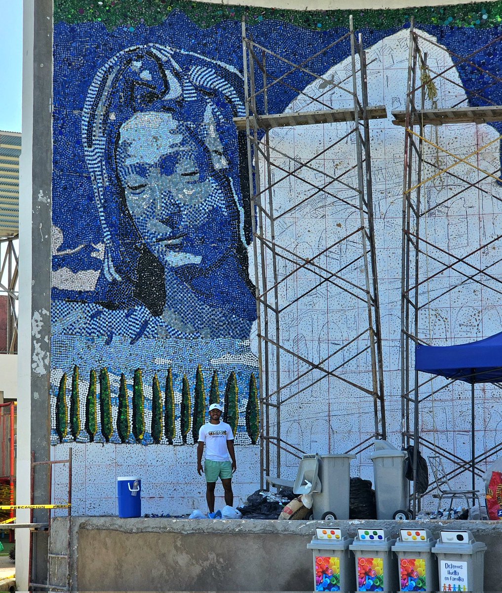 Olivarescfc's tweet photo. ¡Con tapas! La Piedad de Miguel Angel en el mural de Casa D' Italia en Maracaibo!.

Este es el rostro más grande que he hecho hasta ahora con tapas y representa a la Virgen María en la escultura de Miguel Angel que está en El Vaticano. https://t.co/foda0gbje1