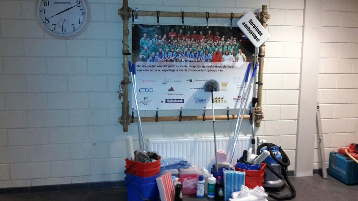 scouting_hvh's tweet photo. Op zaterdag 29 april organiseren wij een schoonmaak- en klusdag. 
Op deze dag willen wij het gebouw weer van binnen en buiten een grote schoonmaakbeurt geven en wat klein achterstallig klus onderhoud opknappen.

Wilt u ons 29 april een handje komen helpen?
https://t.co/9S33cZrS1G https://t.co/nVnykK33IH