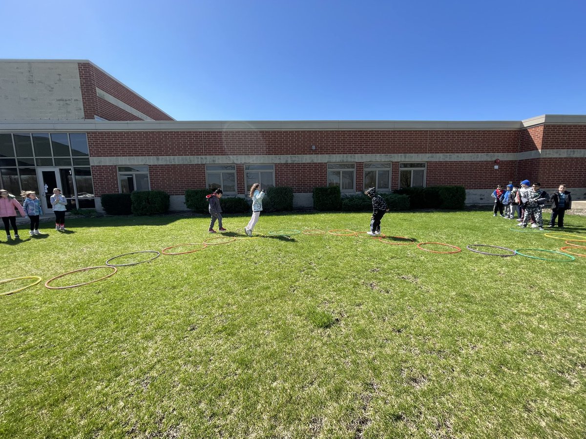 jennymck3's tweet photo. It was a beautiful day to play some outdoor games during our Recess Rally this morning!☀️ @MeadowRidgeRoar @OSD135 https://t.co/INflTapHlj