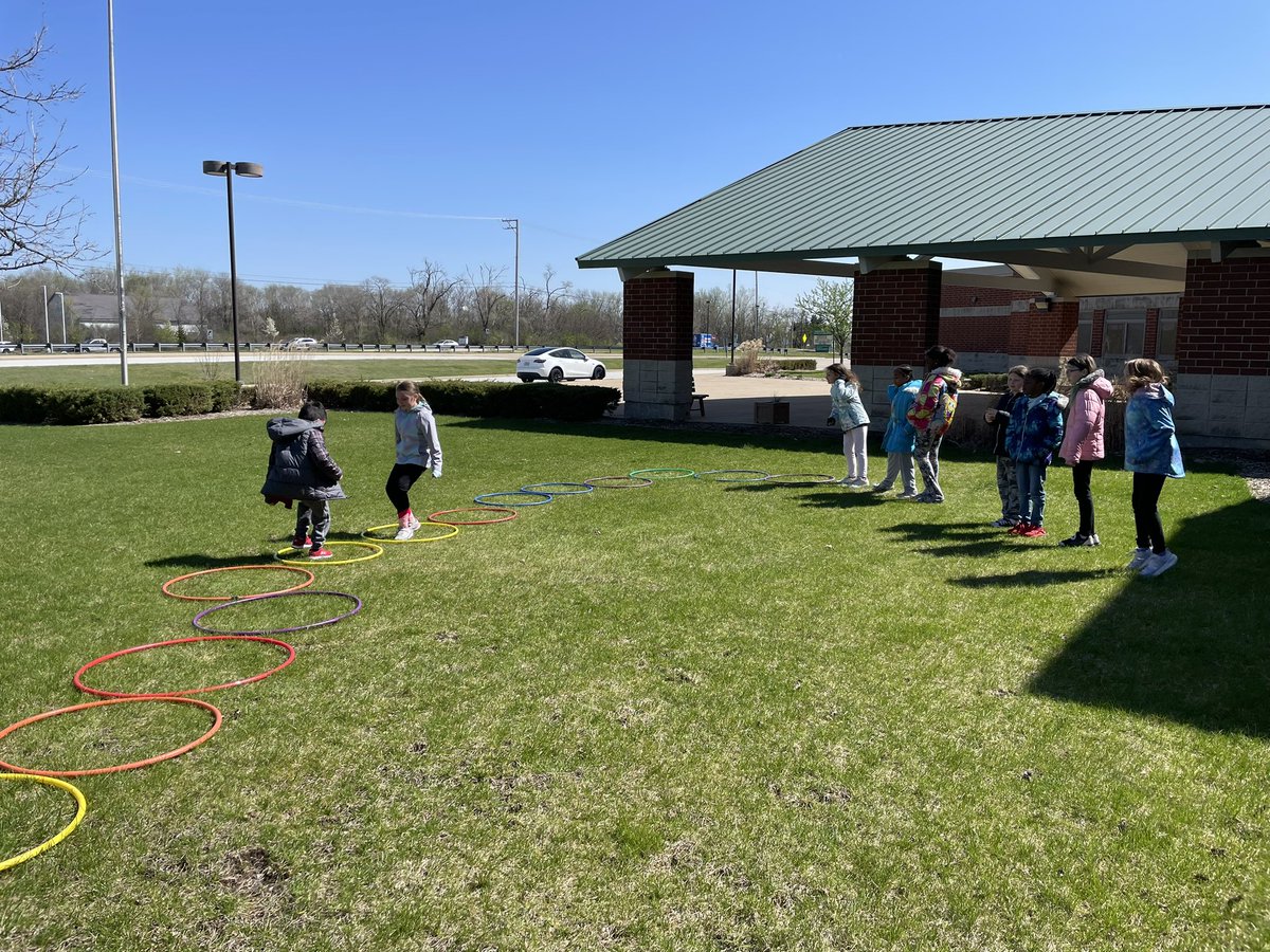jennymck3's tweet photo. It was a beautiful day to play some outdoor games during our Recess Rally this morning!☀️ @MeadowRidgeRoar @OSD135 https://t.co/INflTapHlj
