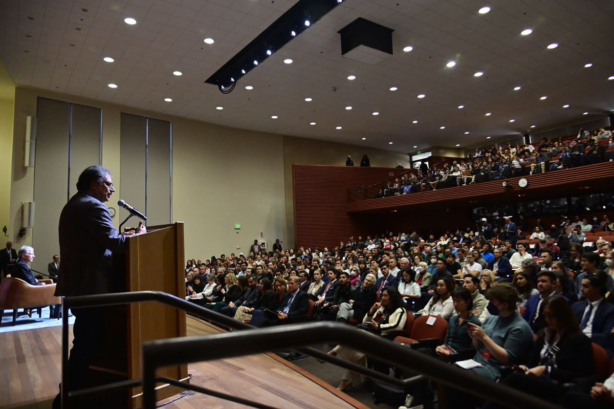 Mi conferencia en la Universidad de Stanford, Palo Alto, California.