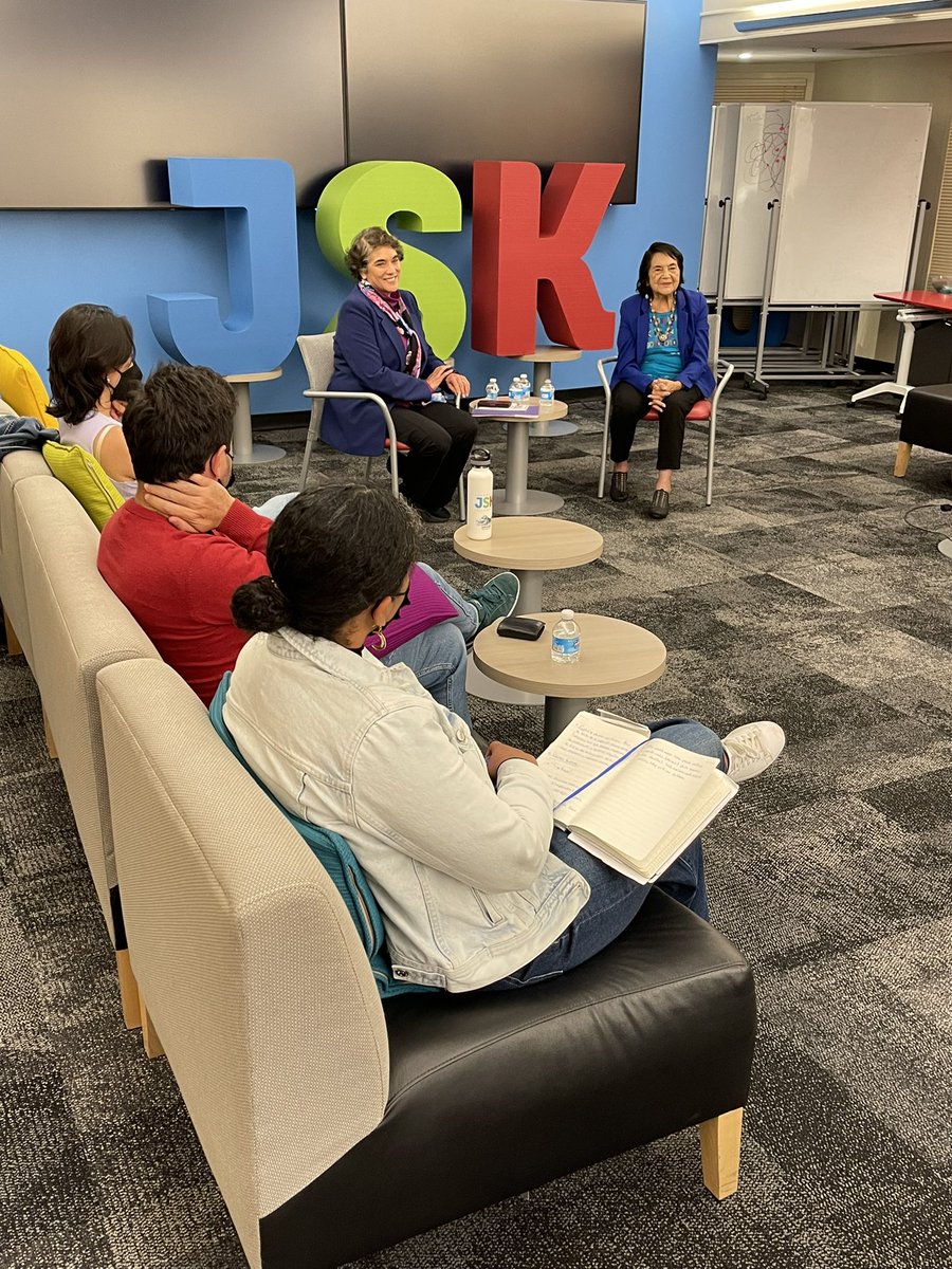 <a href="/DoloresHuerta/">Dolores Huerta</a> in the <a href="/JSKstanford/">John S. Knight Fellowships</a> garage talking with our fellows about leadership! <a href="/degarciaknight/">Dawn Garcia</a> <a href="/MGuzman_Detroit/">Martina Guzmán</a> <a href="/Luortiz/">Lucy</a> <a href="/AnuradhaBhasin_/">Anuradha Bhasin</a> <a href="/quiquenaveda/">Enrique Naveda</a> @vinneetong <a href="/alexgoldmark/">Alex Goldmark</a> <a href="/piaranada/">Pia Ranada</a> <a href="/AliciaZuckerman/">Alicia Zuckerman</a> @MicheReports <a href="/jakernicol/">Jake Nicol</a> @Desireeyepez , <a href="/AlbertoBMendoza/">Alberto B Mendoza</a>,