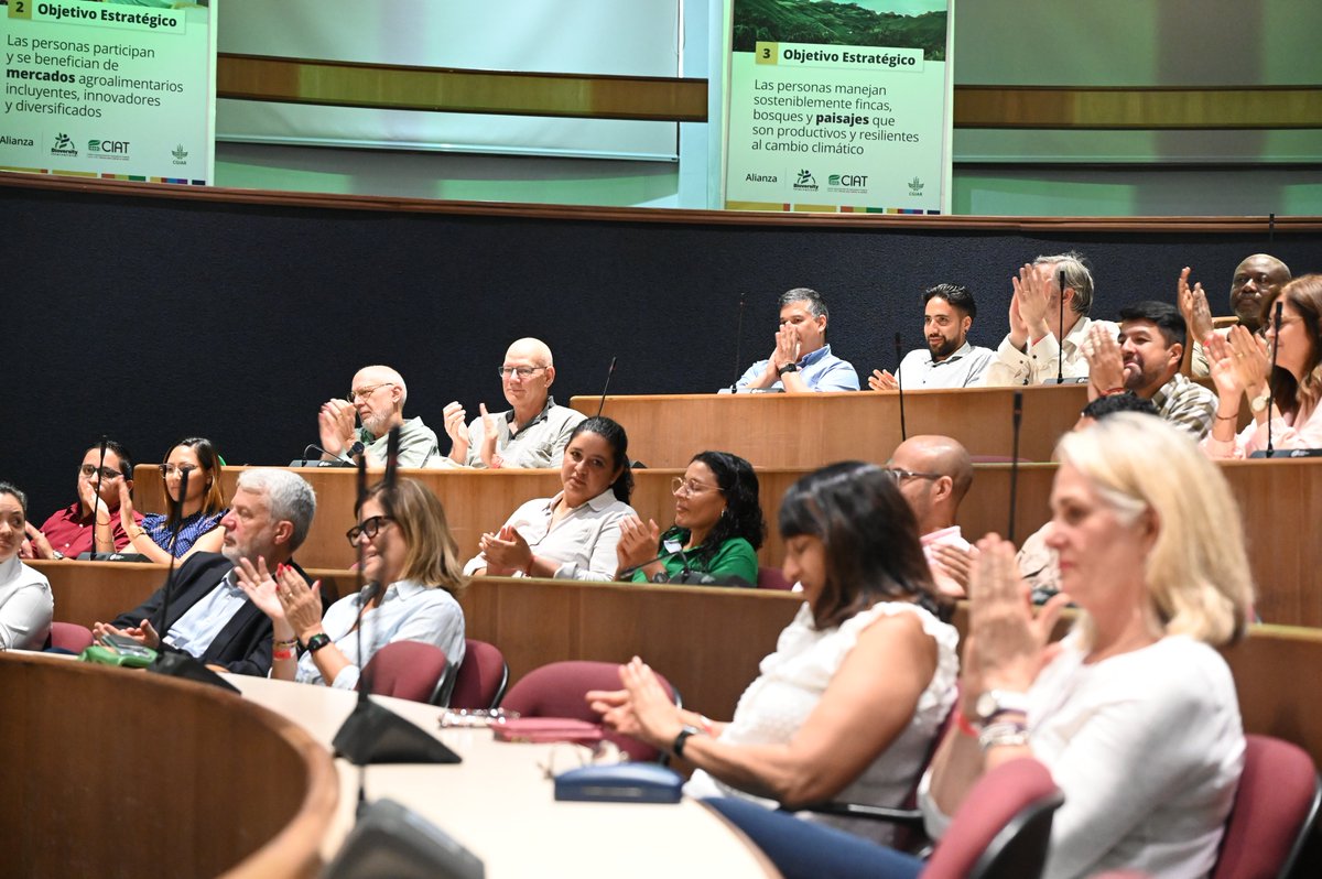 Alianza de Bioversity International y el CIAT (@biovintciat_esp) on Twitter photo Este acuerdo garantiza financiamiento perpetuo y garantizado para  mantener alrededor de 70.000 muestras de semillas vivas y disponibles  para investigadores, fitomejoradores y agricultores.
🌱🫘🌎bit.ly/3GUnUIE Este acuerdo garantiza financiamiento perpetuo y garantizado para  mantener alrededor de 70.000 muestras de semillas vivas y disponibles  para investigadores, fitomejoradores y agricultores.
🌱🫘🌎bit.ly/3GUnUIE