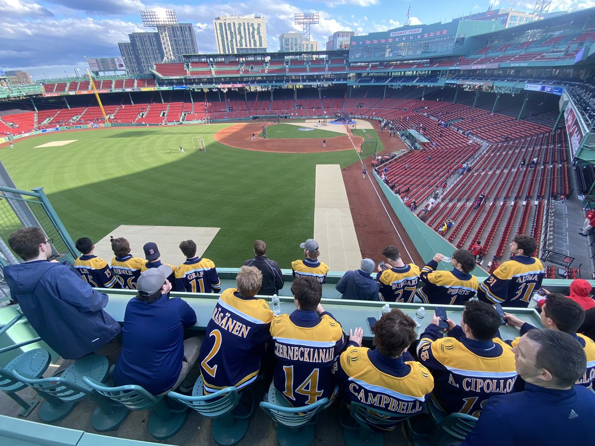 Quinnipiac Men's Ice Hockey on Twitter "The Trophy Tour hits Fenway 🏆⚾