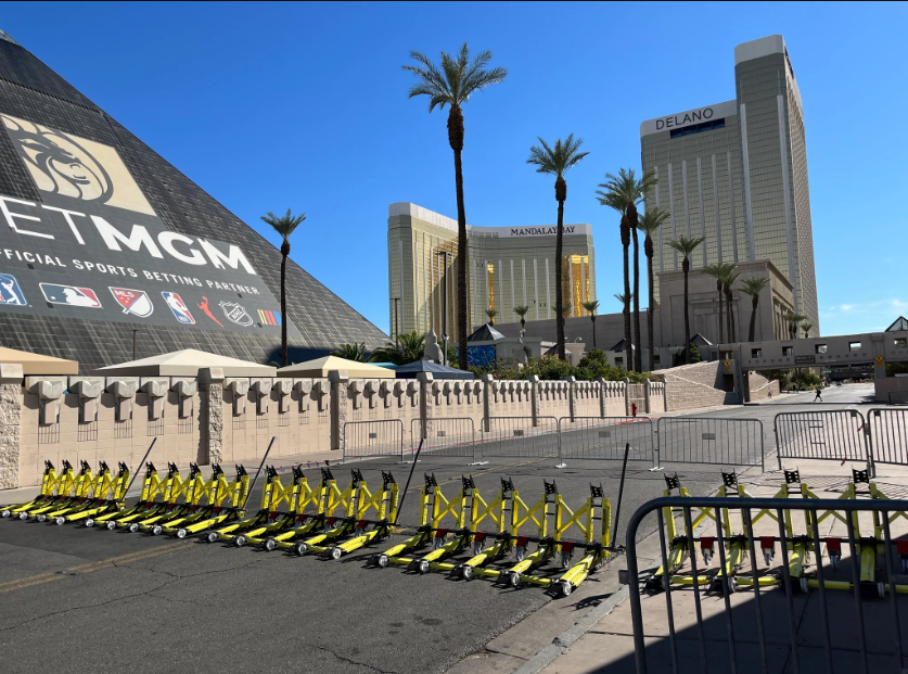SecurityProUSA's tweet photo. Check out our new content on Mifram vehicle barriers and crowd barriers on our blog  #Mifram #security #vehiclebarrier
https://t.co/Il8IHVTgxU https://t.co/9UZY07oJtG